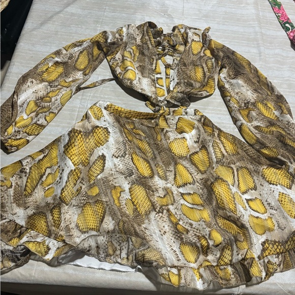 Elegant Yellow and Brown Snake Print Long Sleeve Dress - Picture 3 of 3